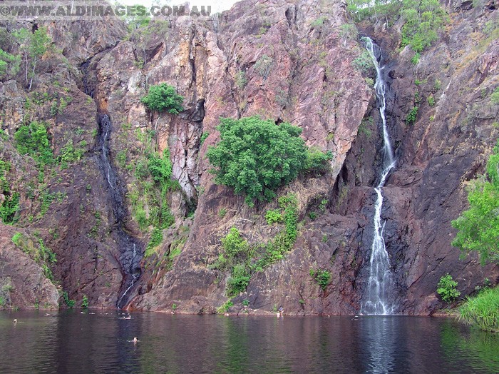 678x501 pixels (294K)